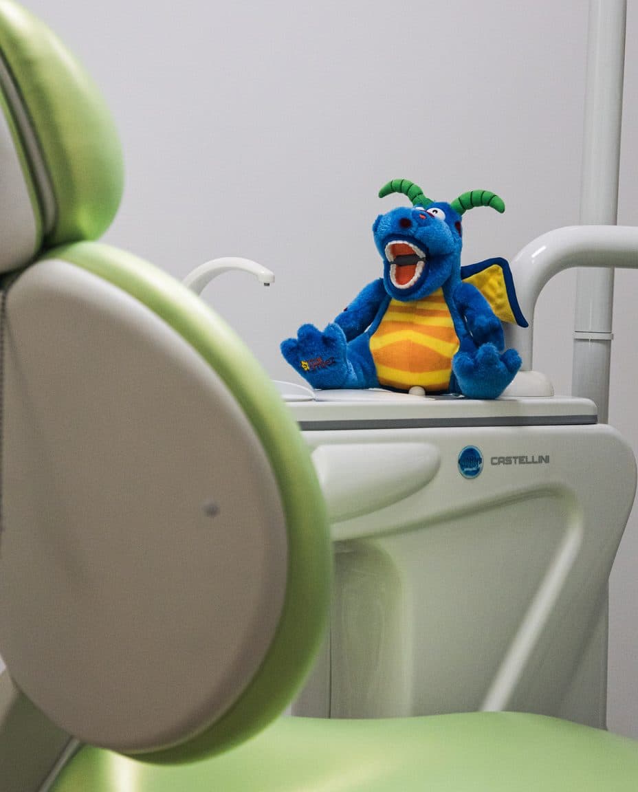 Un bambino sereno durante la prima visita